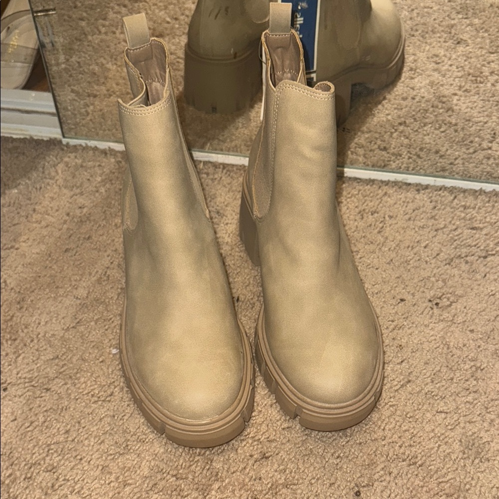 Women's Tan Ankle Boots